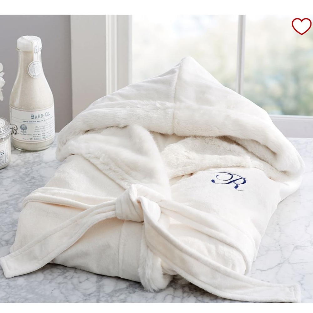 NWOT Pottery Barn Faux Fur Hooded Bath Robe - Ivory Alpaca